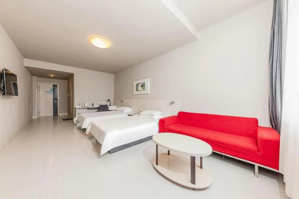 Bed in Jinjiang Inn JiNan Daminghu New Scenic Area Lishan Road