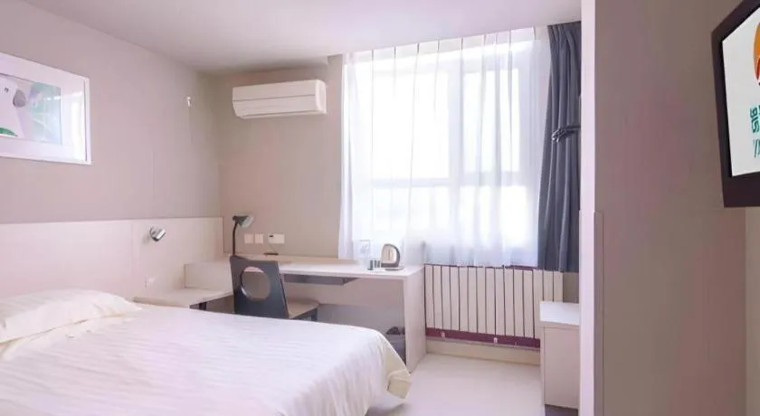 Bed in Jinjiang Inn JiNan Daminghu New Scenic Area Lishan Road