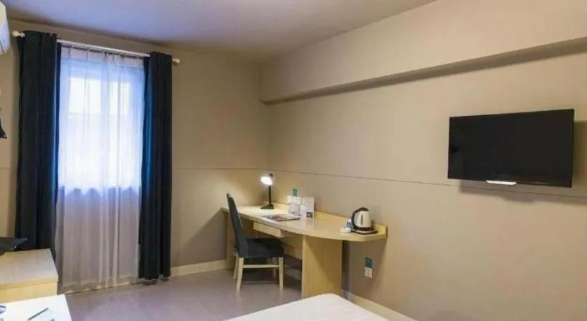 Bed in Jinjiang Inn JiNan Daminghu New Scenic Area Lishan Road