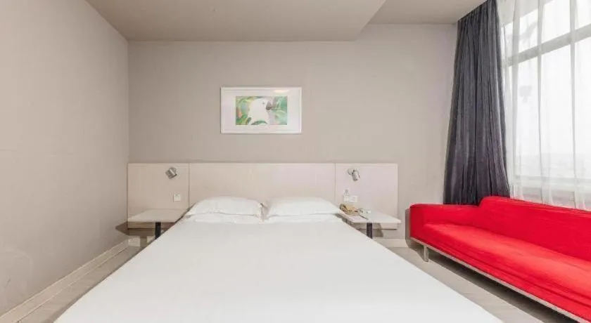 Bed in Jinjiang Inn JiNan Daminghu New Scenic Area Lishan Road