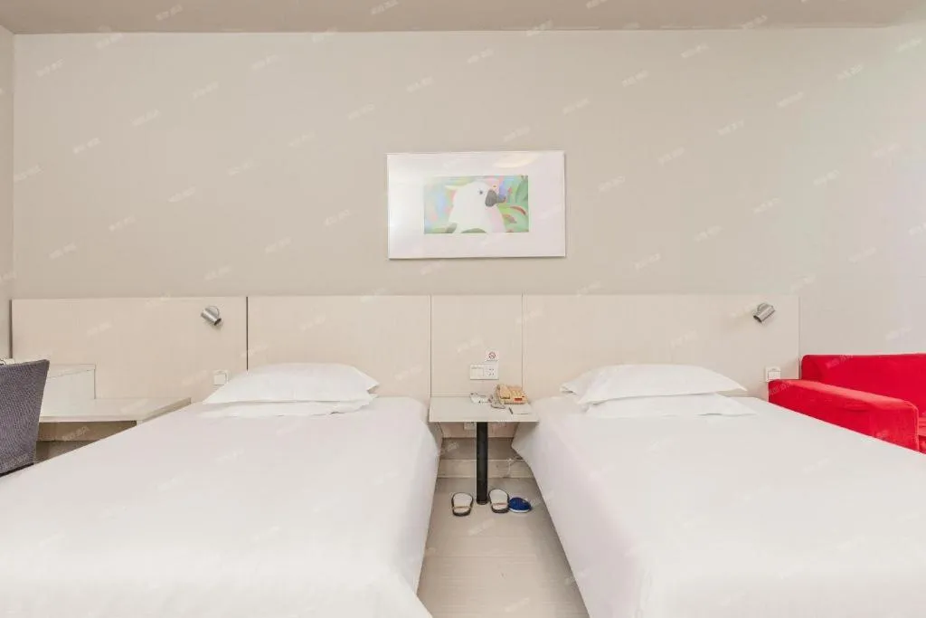 Bed in Jinjiang Inn JiNan Daminghu New Scenic Area Lishan Road