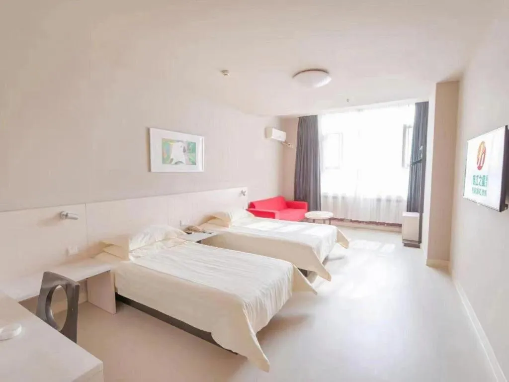 Bed in Jinjiang Inn JiNan Daminghu New Scenic Area Lishan Road