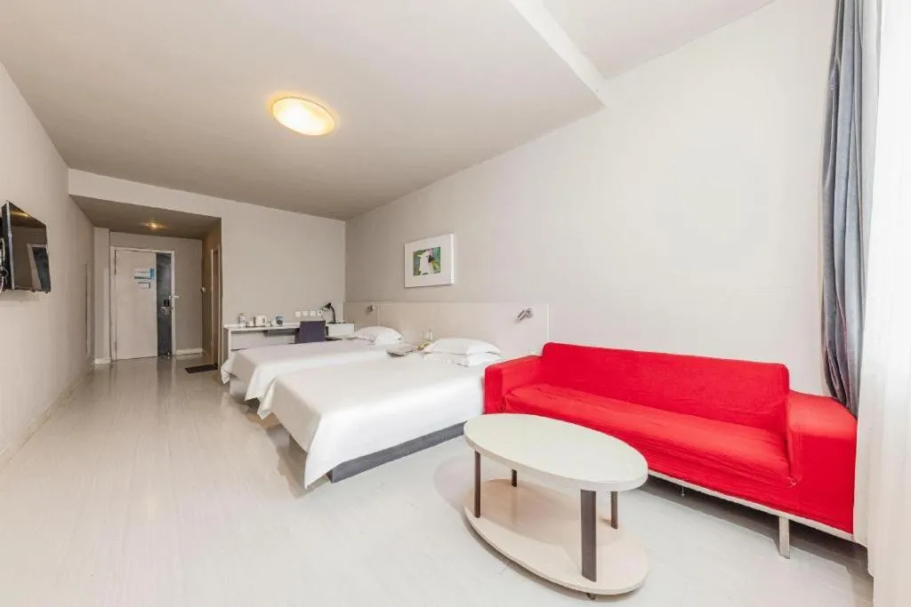 Bed in Jinjiang Inn JiNan Daminghu New Scenic Area Lishan Road