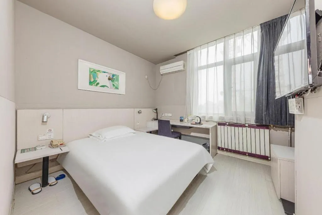 Bed in Jinjiang Inn JiNan Daminghu New Scenic Area Lishan Road