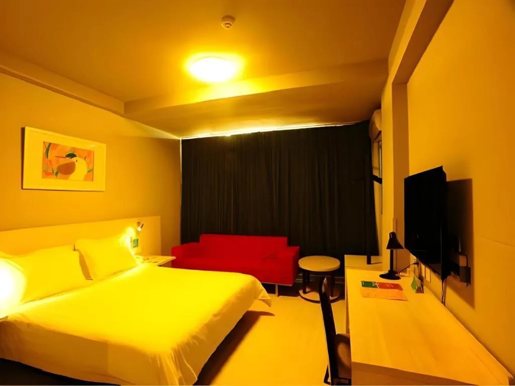Bed in Jinjiang Inn JiNan Daminghu New Scenic Area Lishan Road