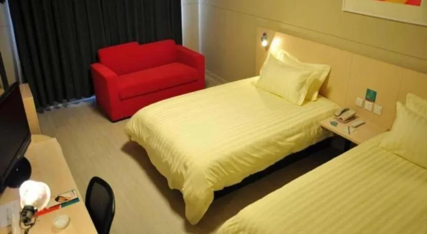 Bed in Jinjiang Inn JiNan Daminghu New Scenic Area Lishan Road