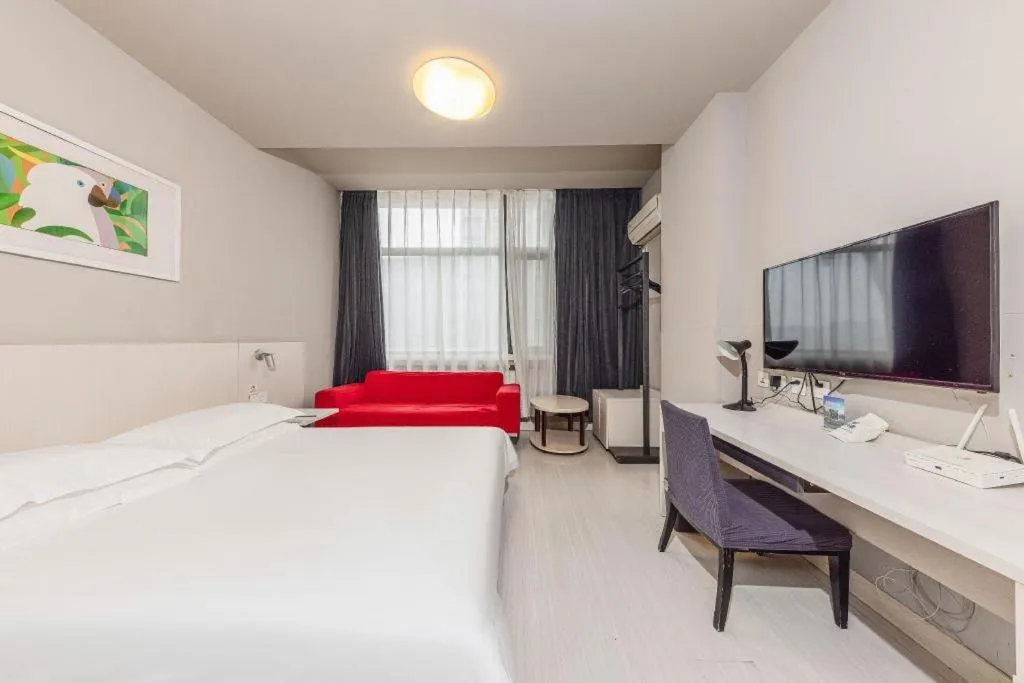 Bed in Jinjiang Inn JiNan Daminghu New Scenic Area Lishan Road