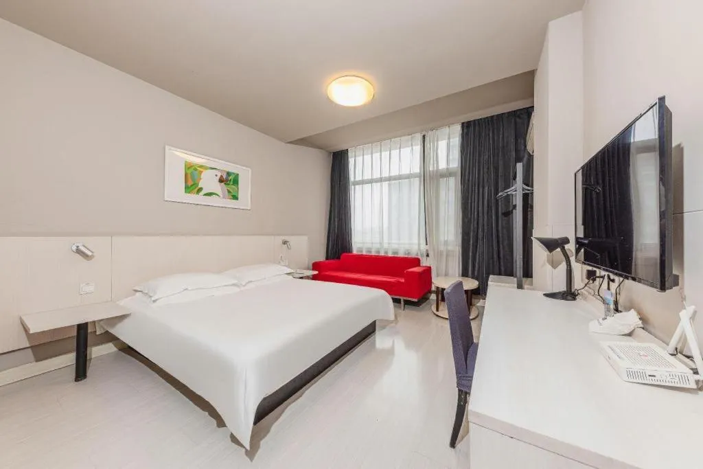 Bed in Jinjiang Inn JiNan Daminghu New Scenic Area Lishan Road