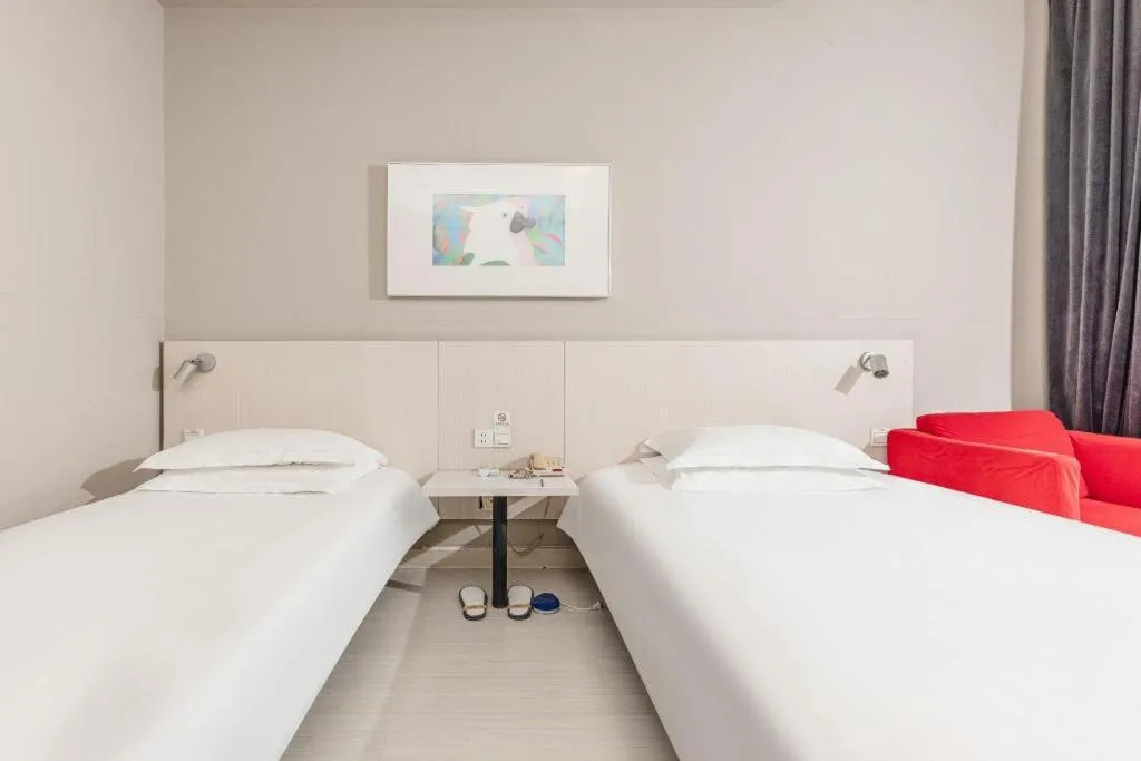 Bed in Jinjiang Inn JiNan Daminghu New Scenic Area Lishan Road