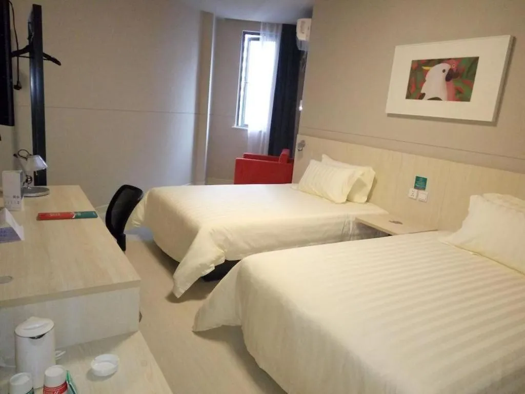 Bed in Jinjiang Inn JiNan Daminghu New Scenic Area Lishan Road