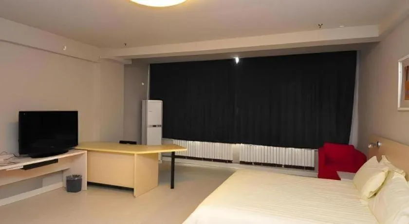 Bed in Jinjiang Inn JiNan Daminghu New Scenic Area Lishan Road