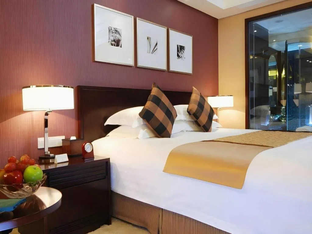 Bed in New Century Hangzhou Grand Hotel