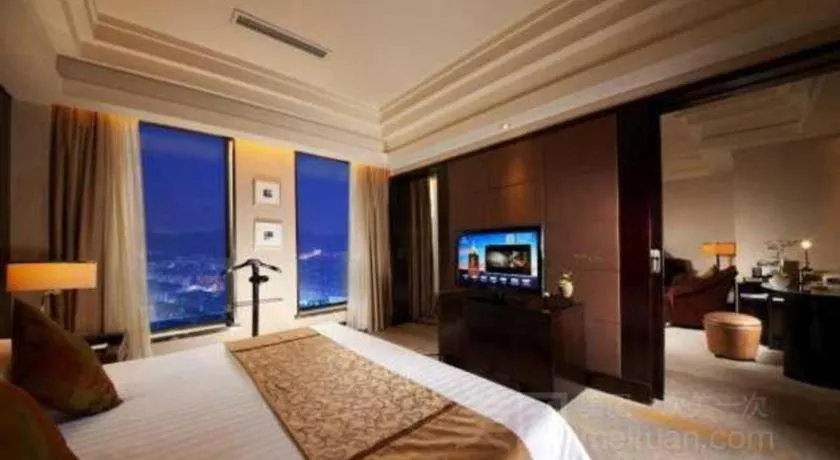 Bed in New Century Hangzhou Grand Hotel