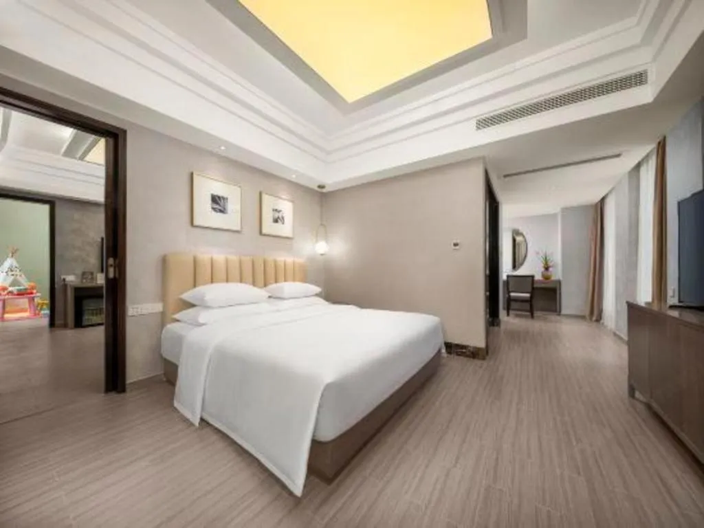 Bed in New Century Hangzhou Grand Hotel