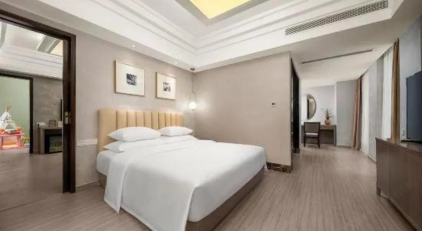 Bed in New Century Hangzhou Grand Hotel