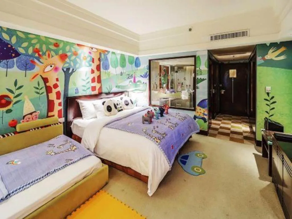 Bed in New Century Hangzhou Grand Hotel