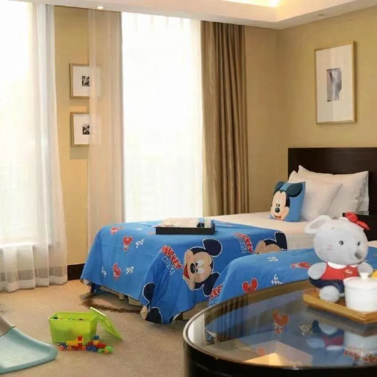 Bed in New Century Hangzhou Grand Hotel