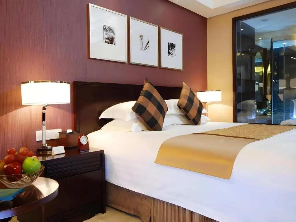 Bed in New Century Hangzhou Grand Hotel