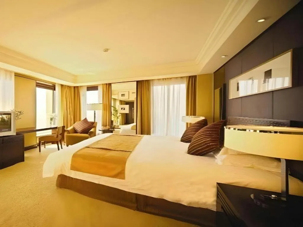 Bed in New Century Hangzhou Grand Hotel