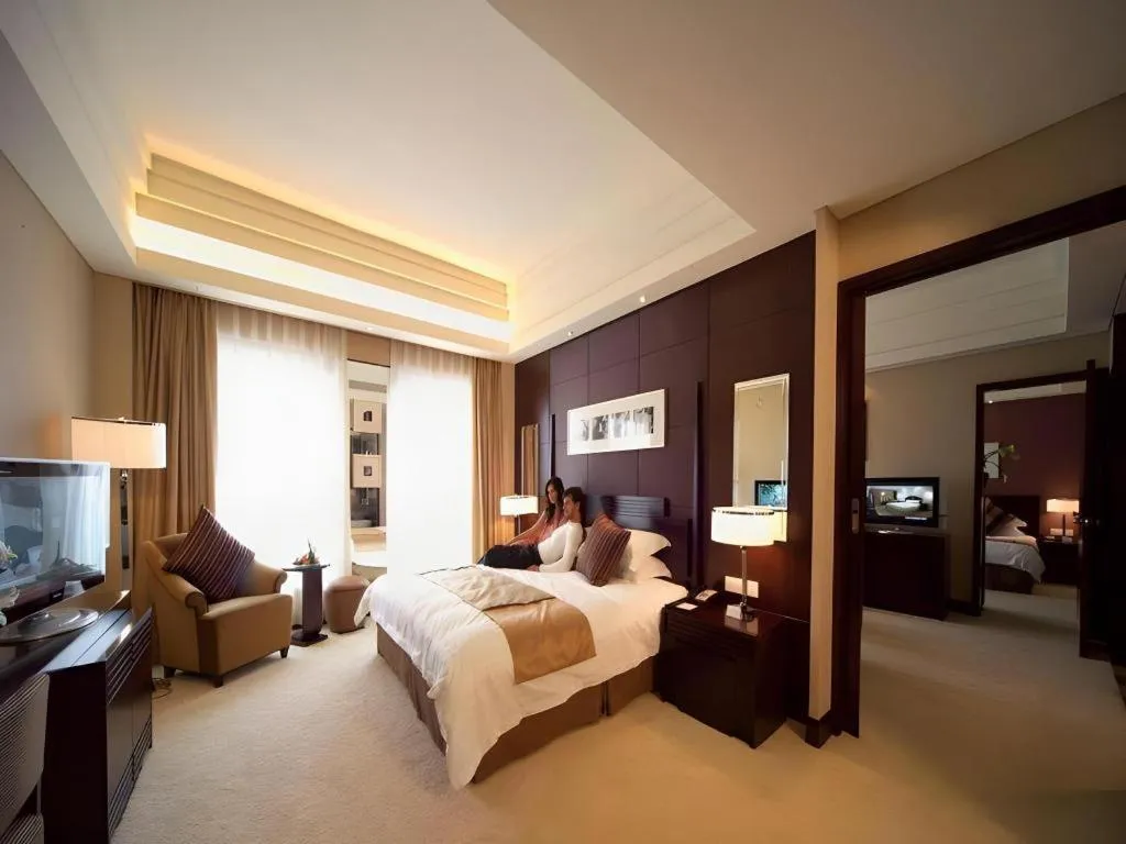 Bed in New Century Hangzhou Grand Hotel