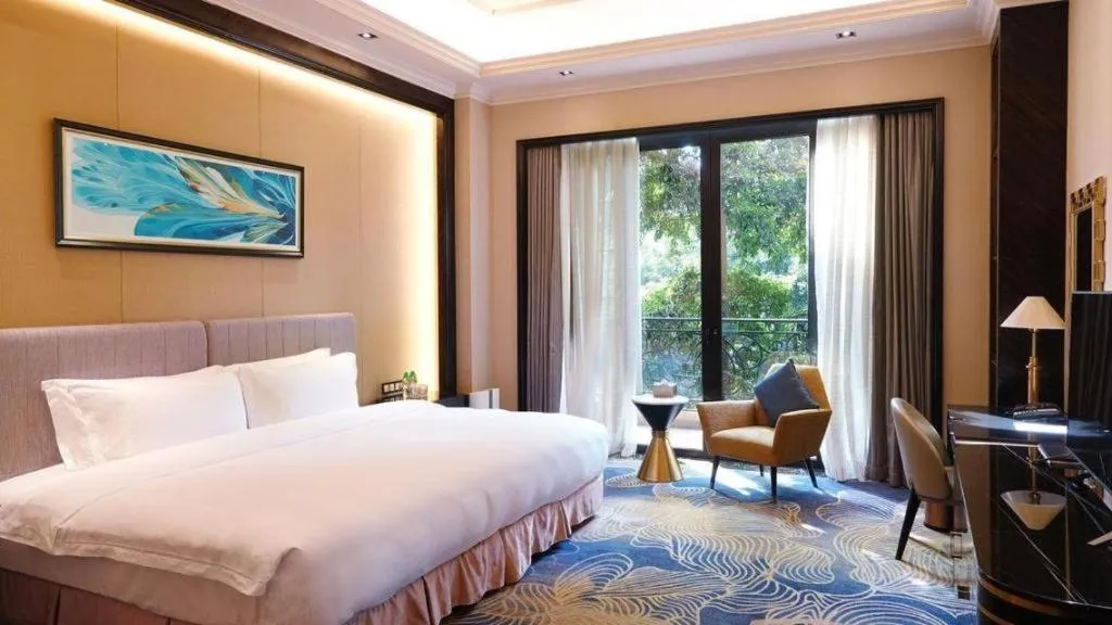 Bed in Chateau StarRiver Guangzhou Peninsula