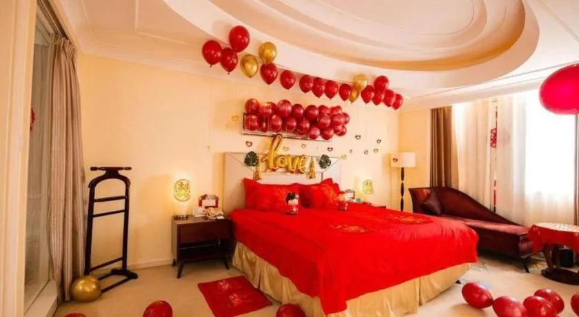 Bed in New Century Grand Changchun Hotel