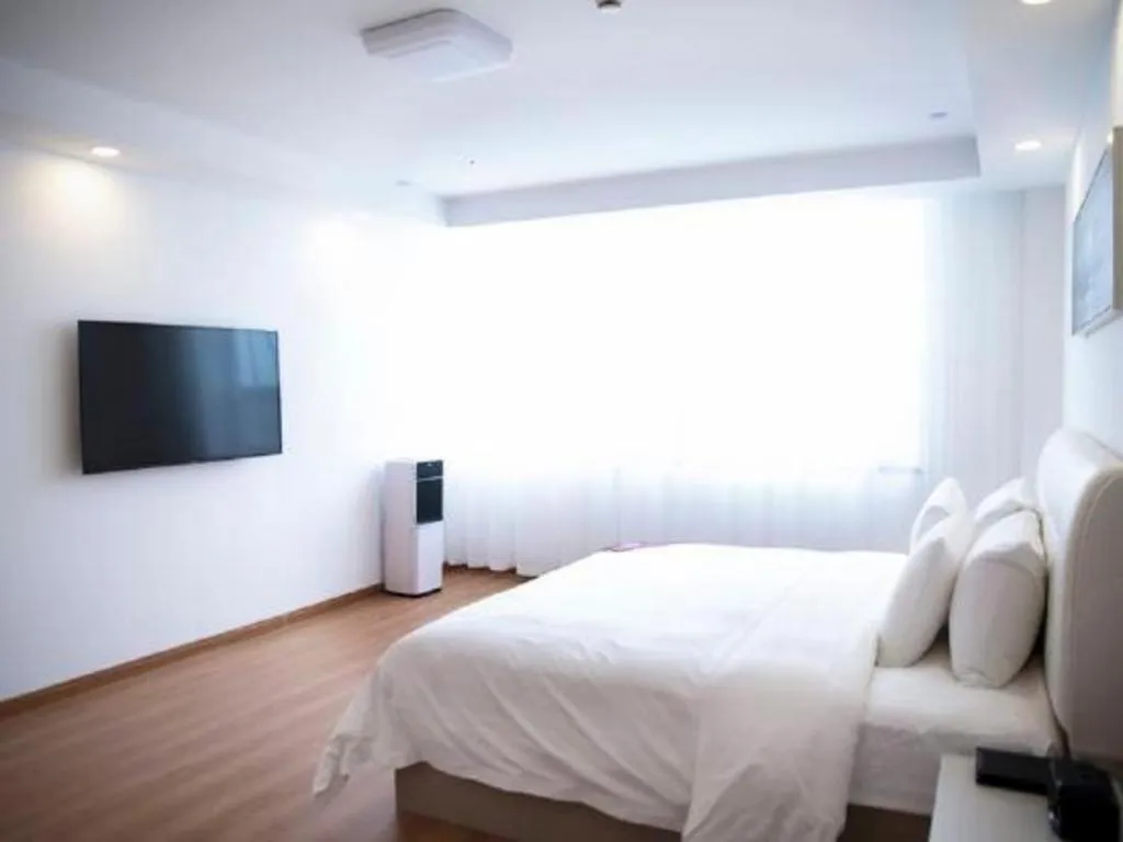 Bed in New Century Grand Changchun Hotel