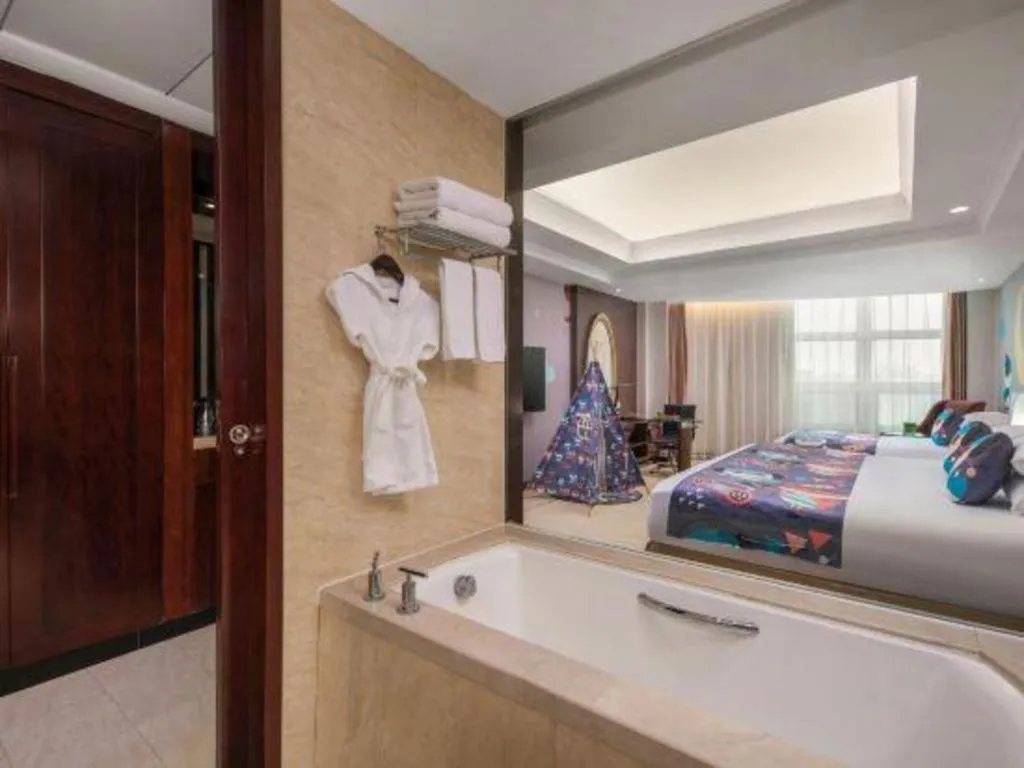 Bed in New Century Grand Changchun Hotel