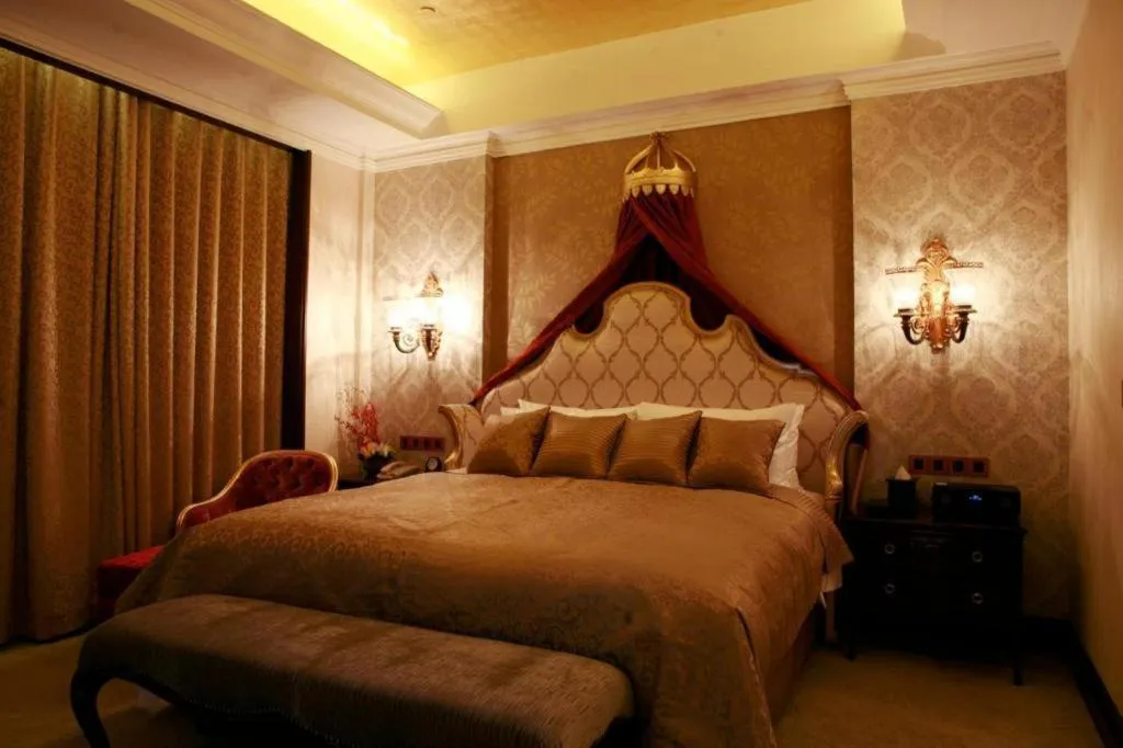 Bed in Xian Grand Noble Hotel
