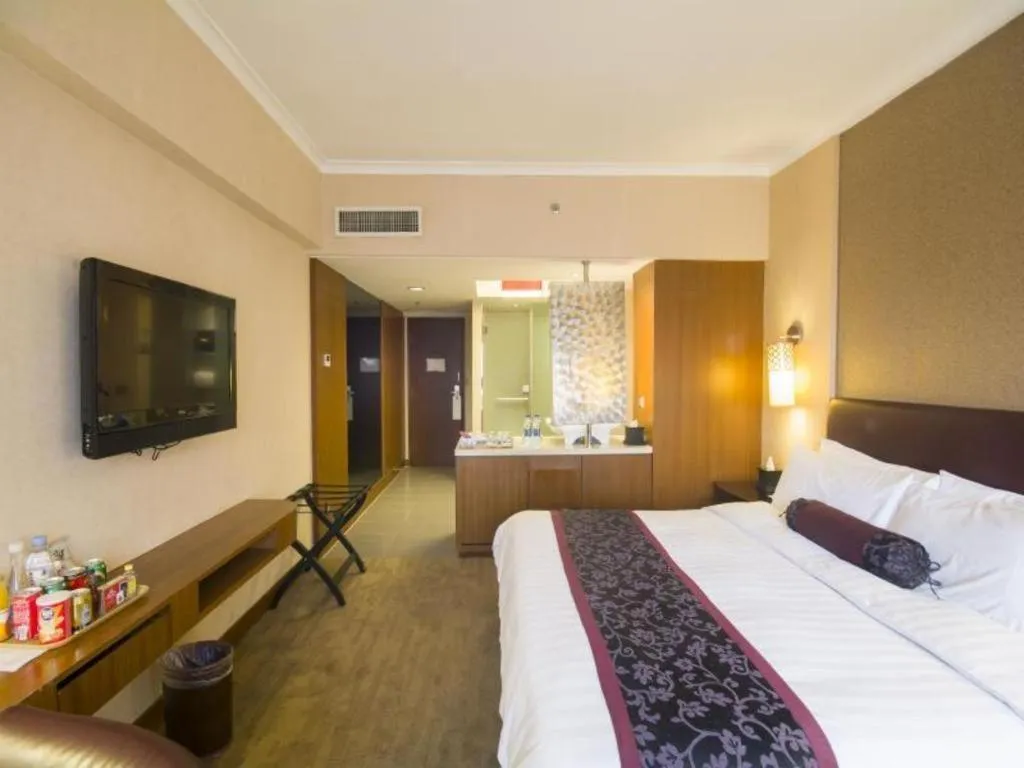 Bed in Xian Grand Noble Hotel