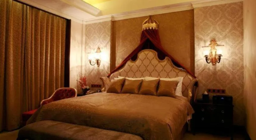 Bed in Xian Grand Noble Hotel