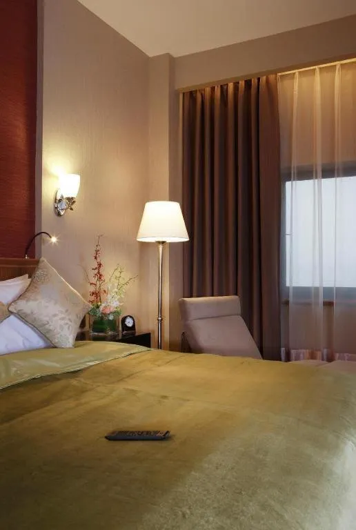 Bed in Xian Grand Noble Hotel