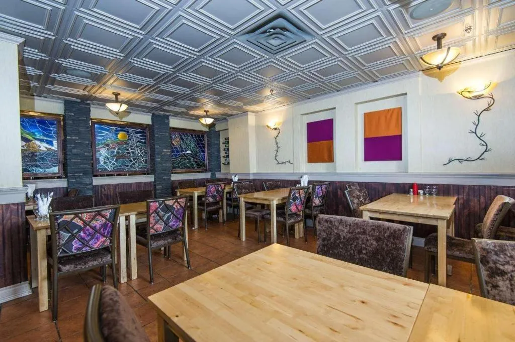 Coast High Country Inn