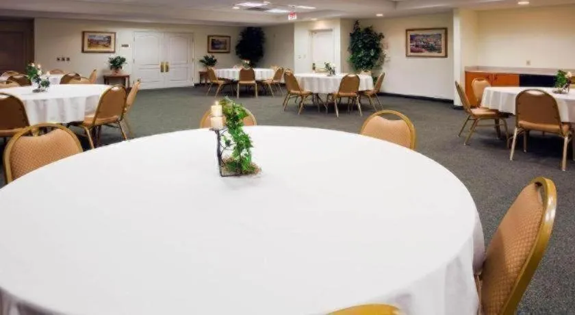 Holiday Inn Express & Suites Winner By IHG