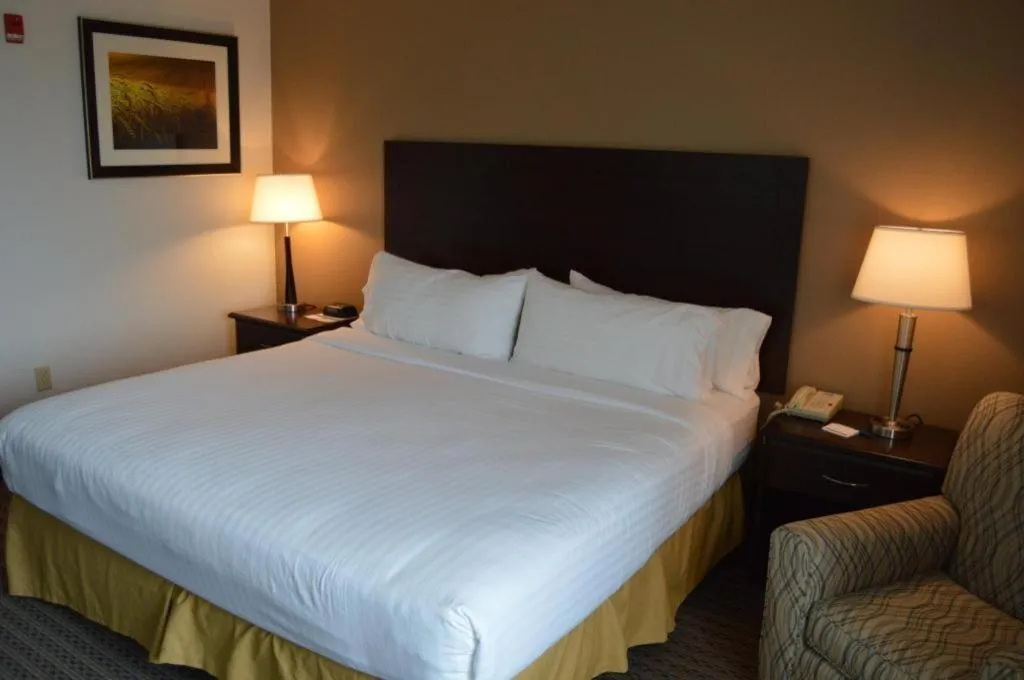 Bed in Holiday Inn Express & Suites Winner By IHG
