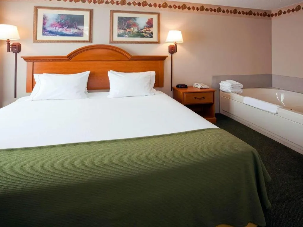 Bed in Holiday Inn Express & Suites Winner By IHG