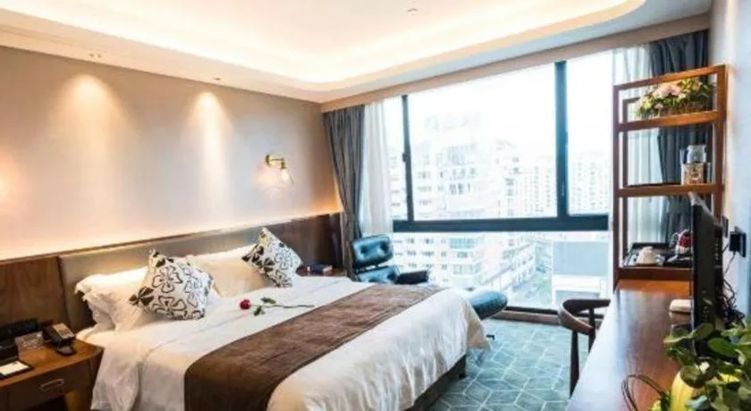 Bed in Guilin Plaza Hotel