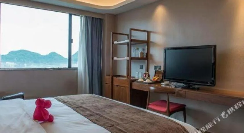 Bed in Guilin Plaza Hotel