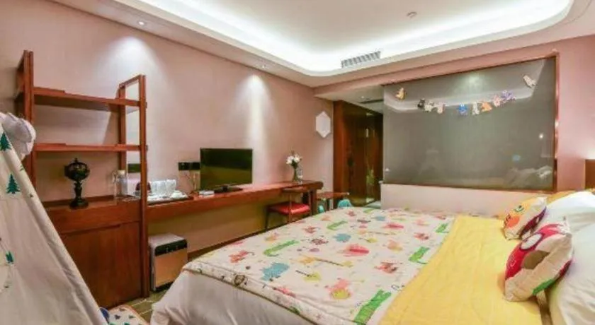 Bed in Guilin Plaza Hotel