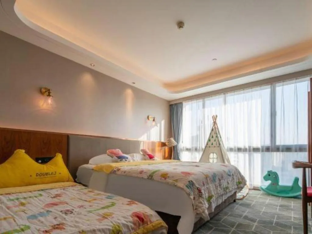 Bed in Guilin Plaza Hotel