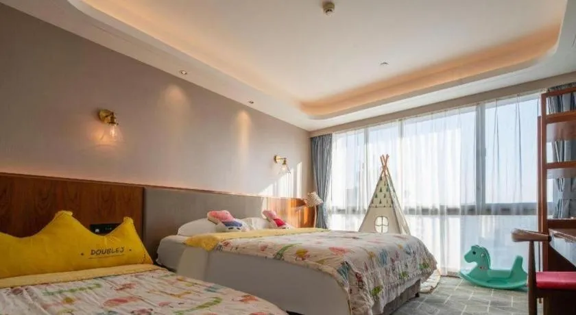 Bed in Guilin Plaza Hotel