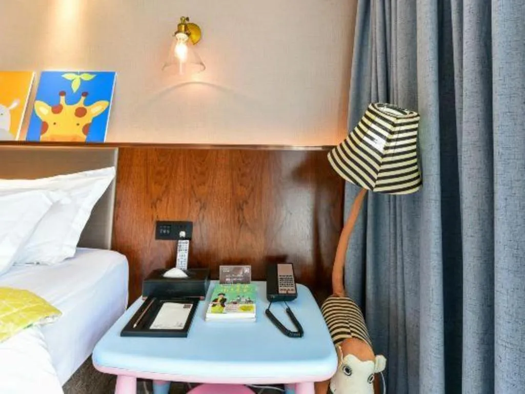 Bed in Guilin Plaza Hotel