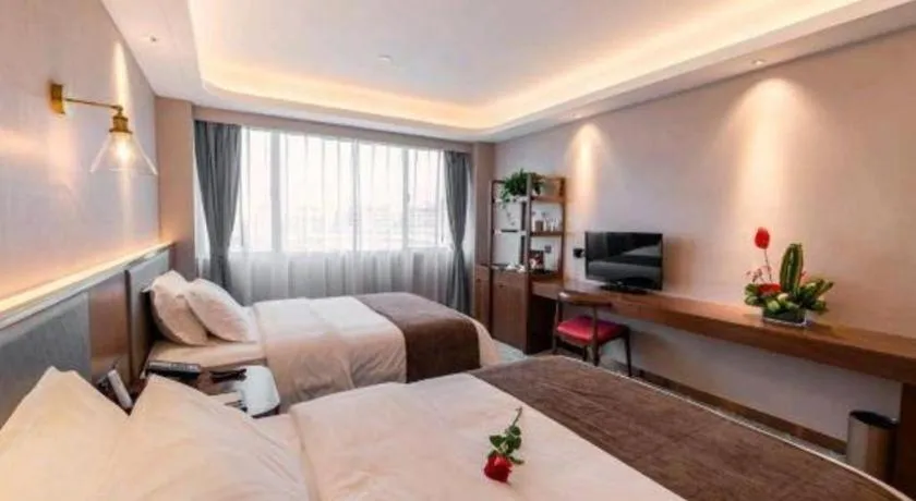 Bed in Guilin Plaza Hotel