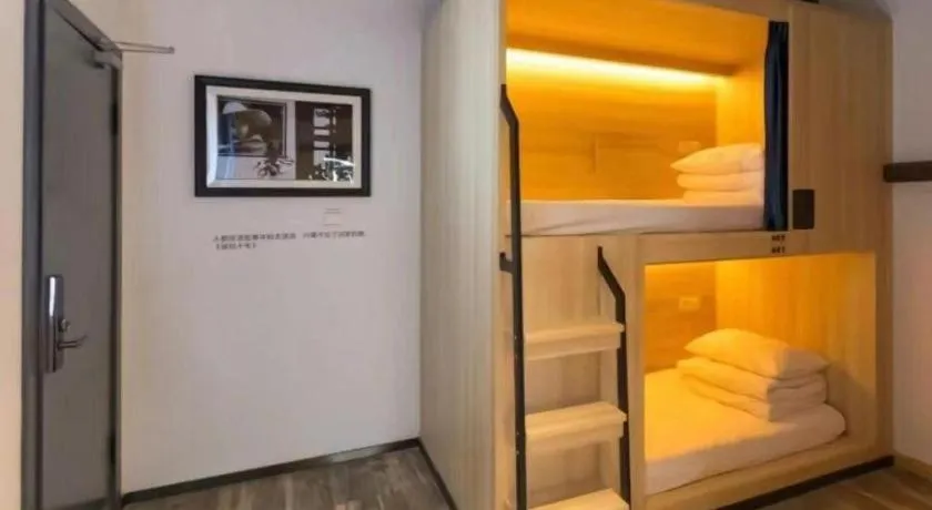 Bed in Guilin Plaza Hotel