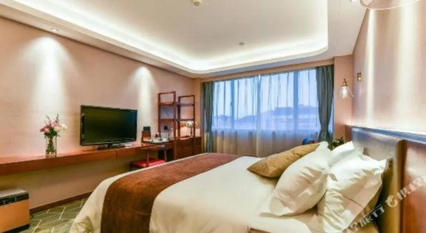 Bed in Guilin Plaza Hotel