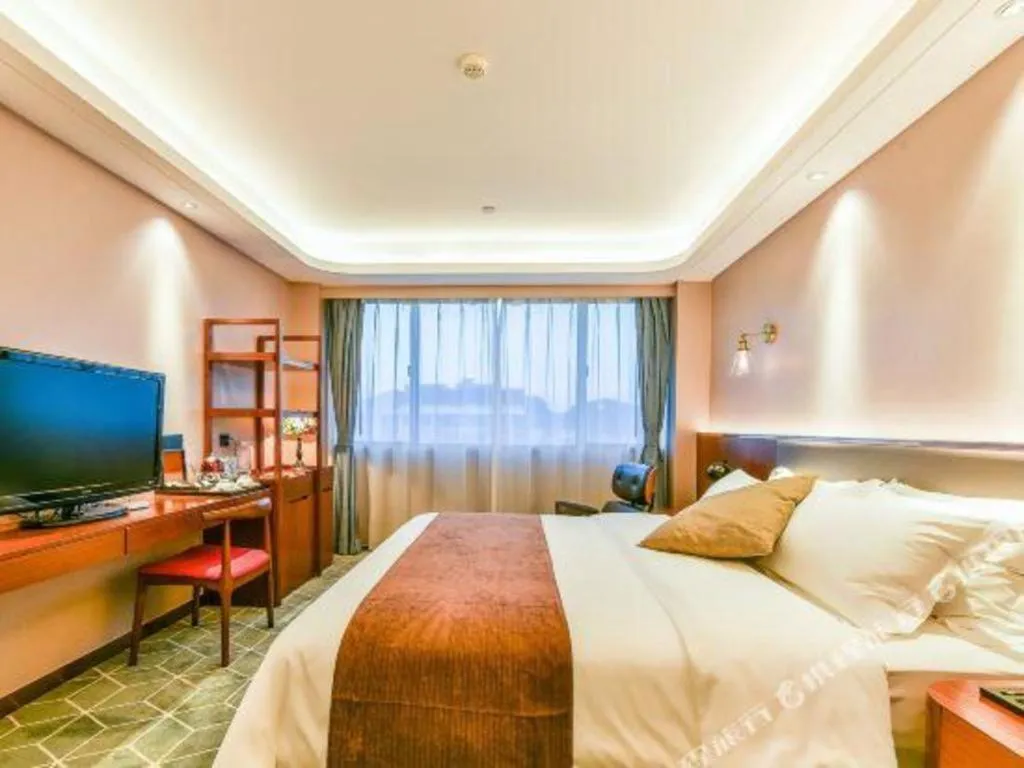 Bed in Guilin Plaza Hotel