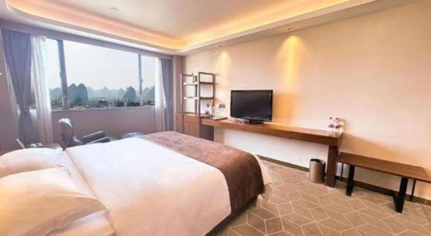 Bed in Guilin Plaza Hotel