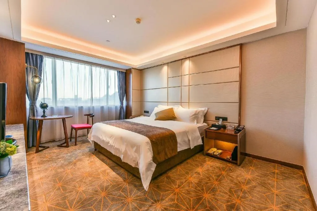 Bed in Guilin Plaza Hotel