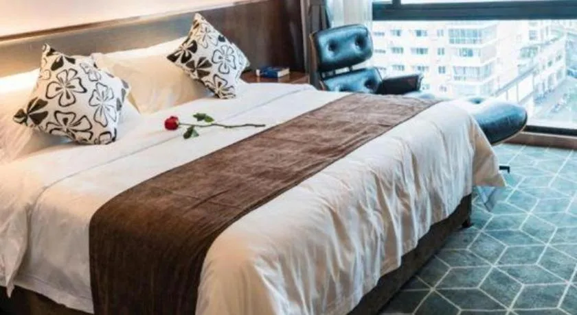 Bed in Guilin Plaza Hotel