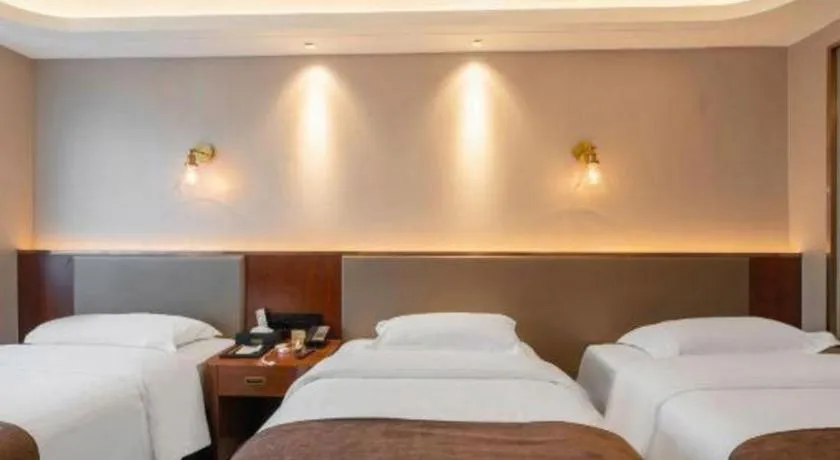 Bed in Guilin Plaza Hotel